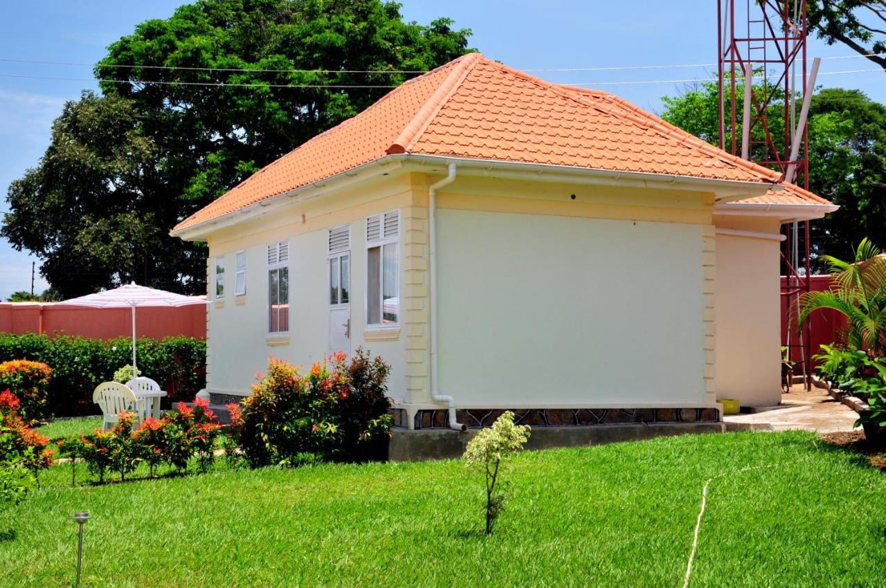 Victoria Lake View Guesthouse & Safaris Entebbe Dış mekan fotoğraf