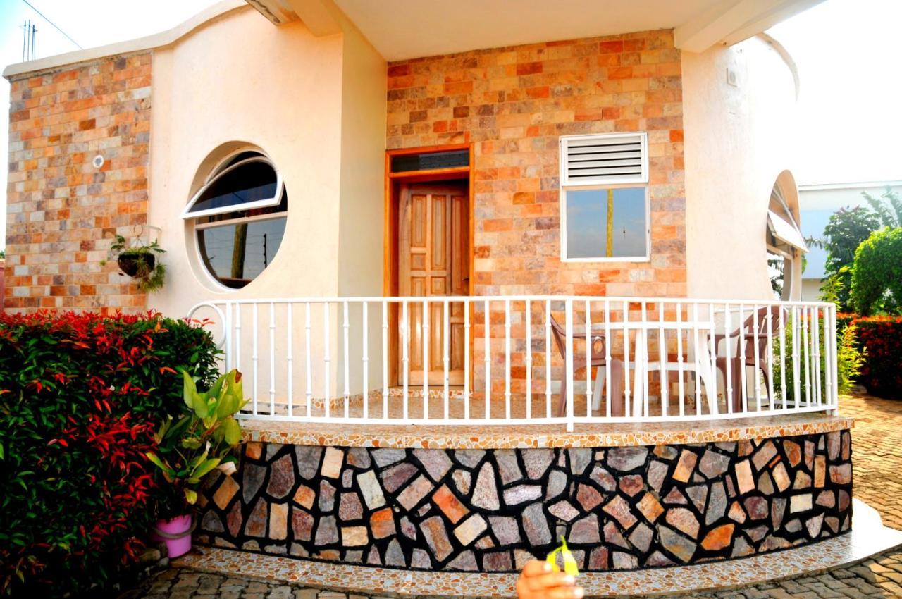 Victoria Lake View Guesthouse & Safaris Entebbe Dış mekan fotoğraf