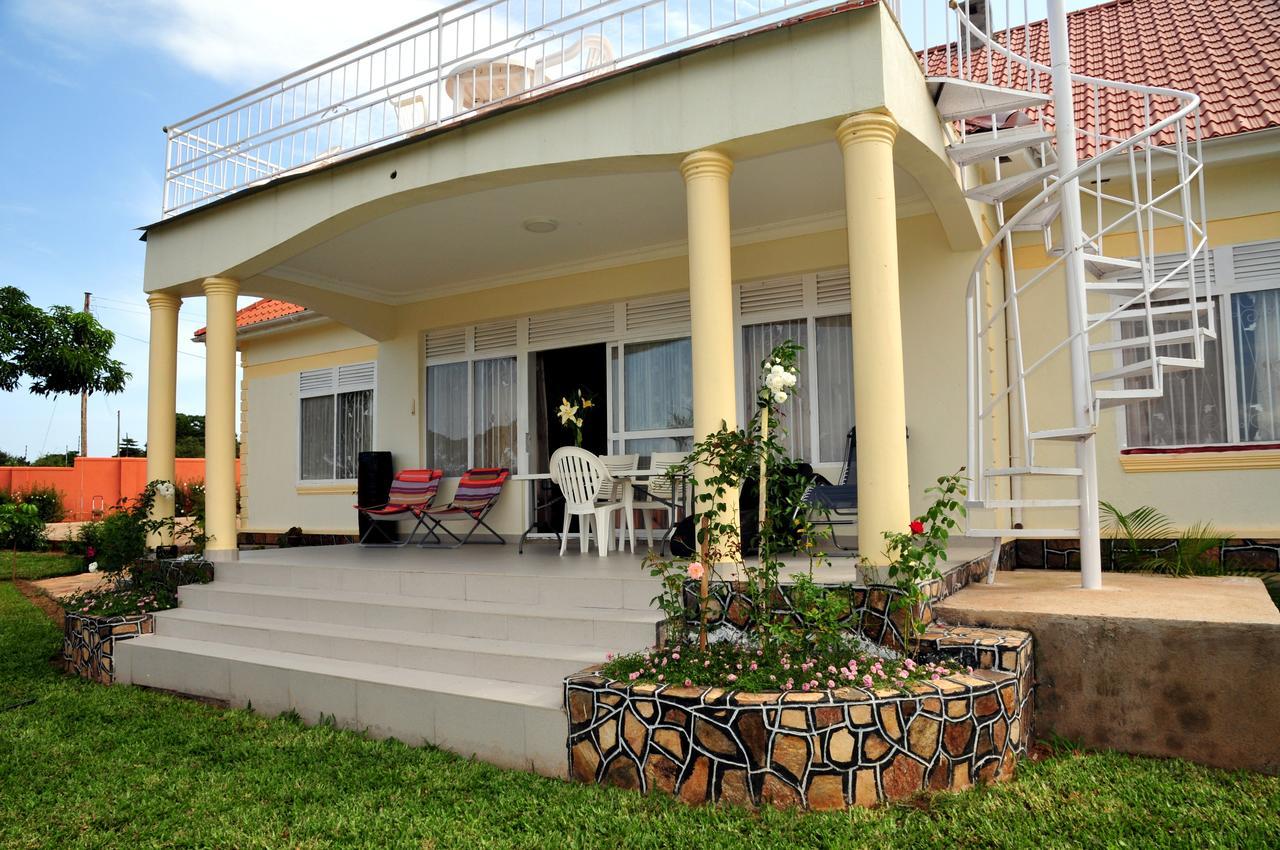 Victoria Lake View Guesthouse & Safaris Entebbe Dış mekan fotoğraf