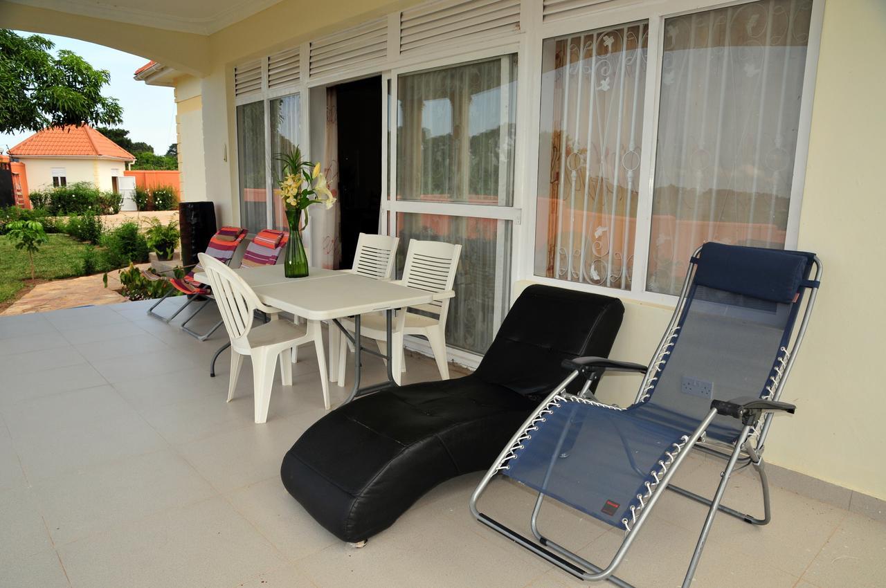 Victoria Lake View Guesthouse & Safaris Entebbe Dış mekan fotoğraf