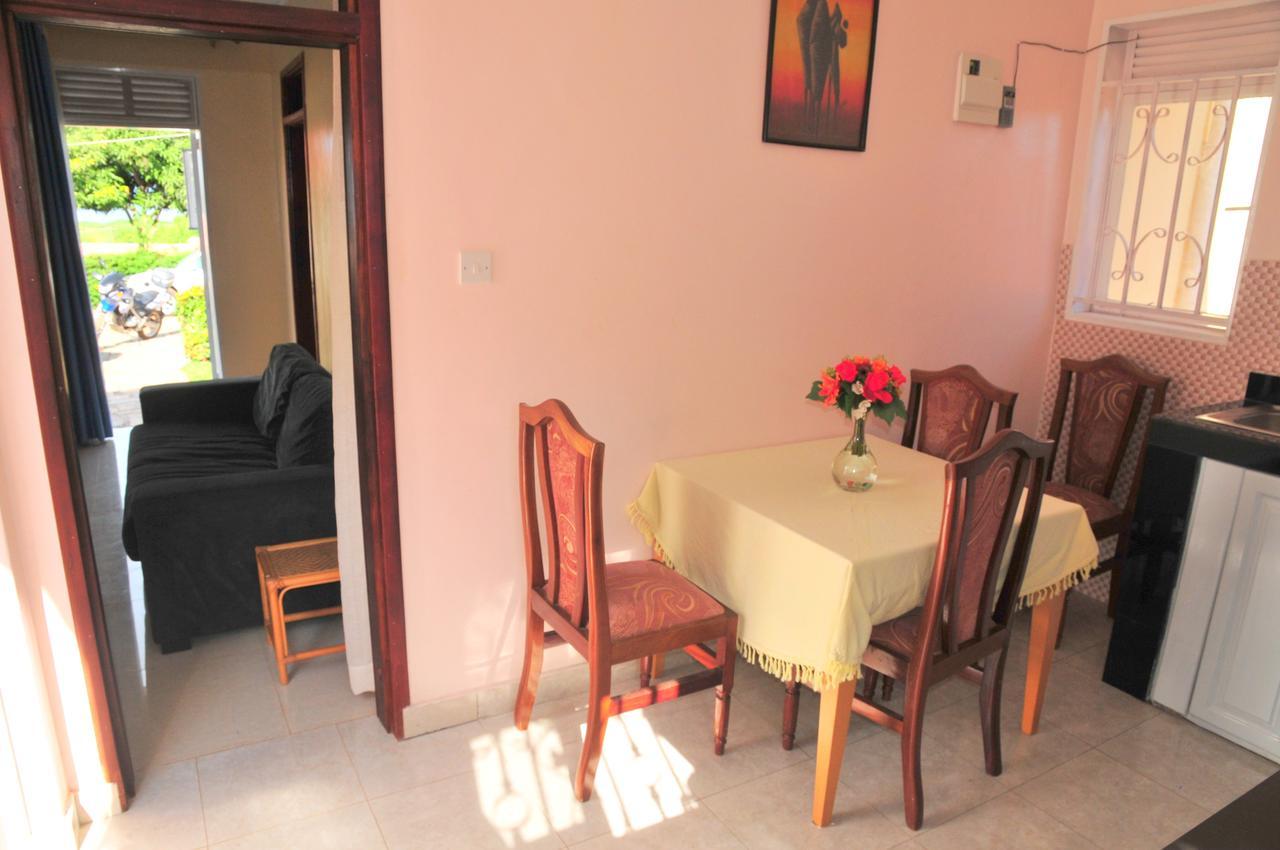 Victoria Lake View Guesthouse & Safaris Entebbe Dış mekan fotoğraf