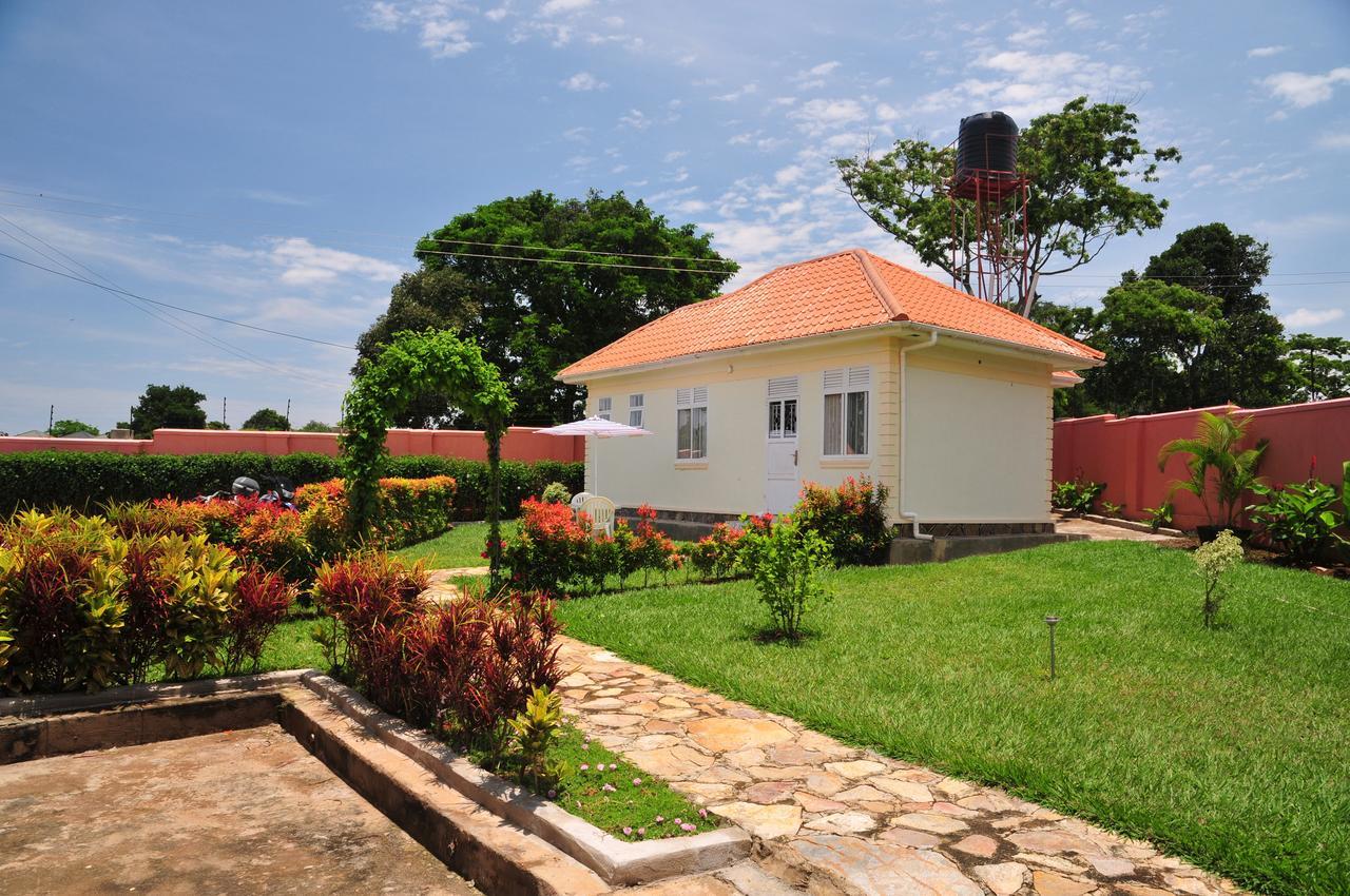 Victoria Lake View Guesthouse & Safaris Entebbe Dış mekan fotoğraf