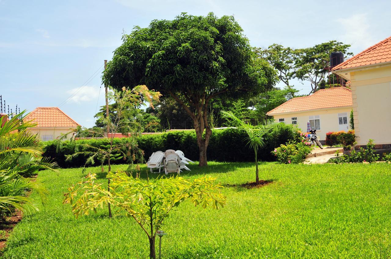 Victoria Lake View Guesthouse & Safaris Entebbe Dış mekan fotoğraf